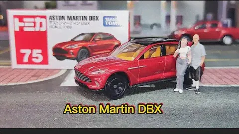 Unboxing Tomica Aston Martin DBX
