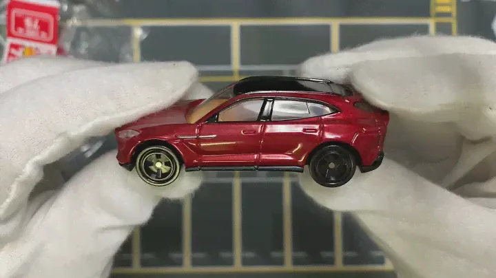 Unboxing Aston Martin DBX by Tomica
