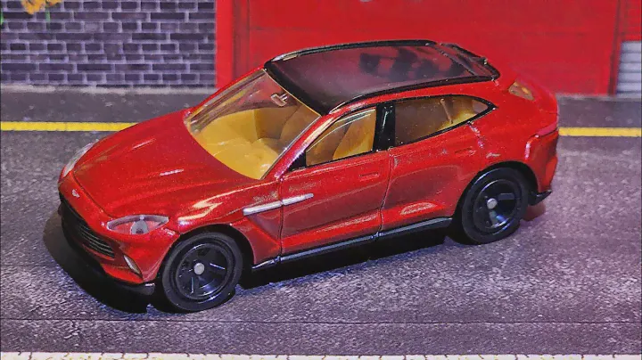 Aston Martin DBX - Tomica - Unboxing.