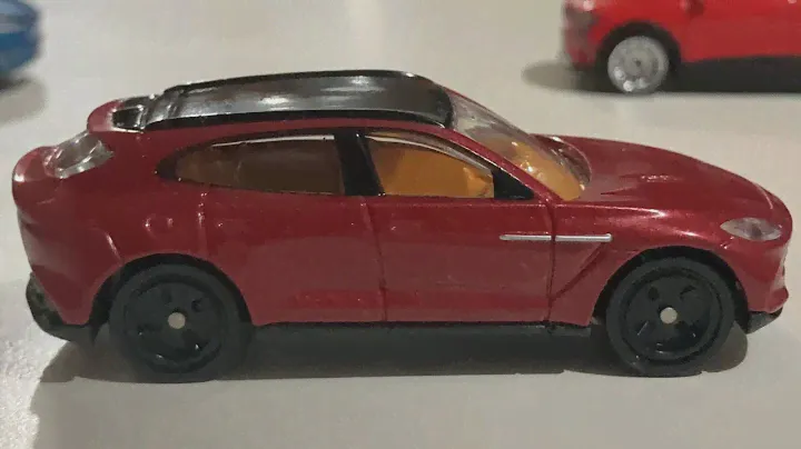 Tomica Aston Martin DBX